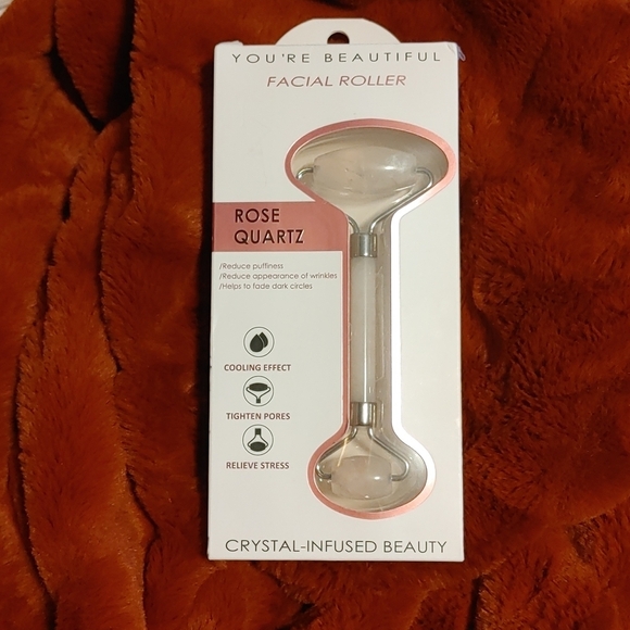 You're Beautiful Other - 💚Rose Quartz Facial roller Nwot